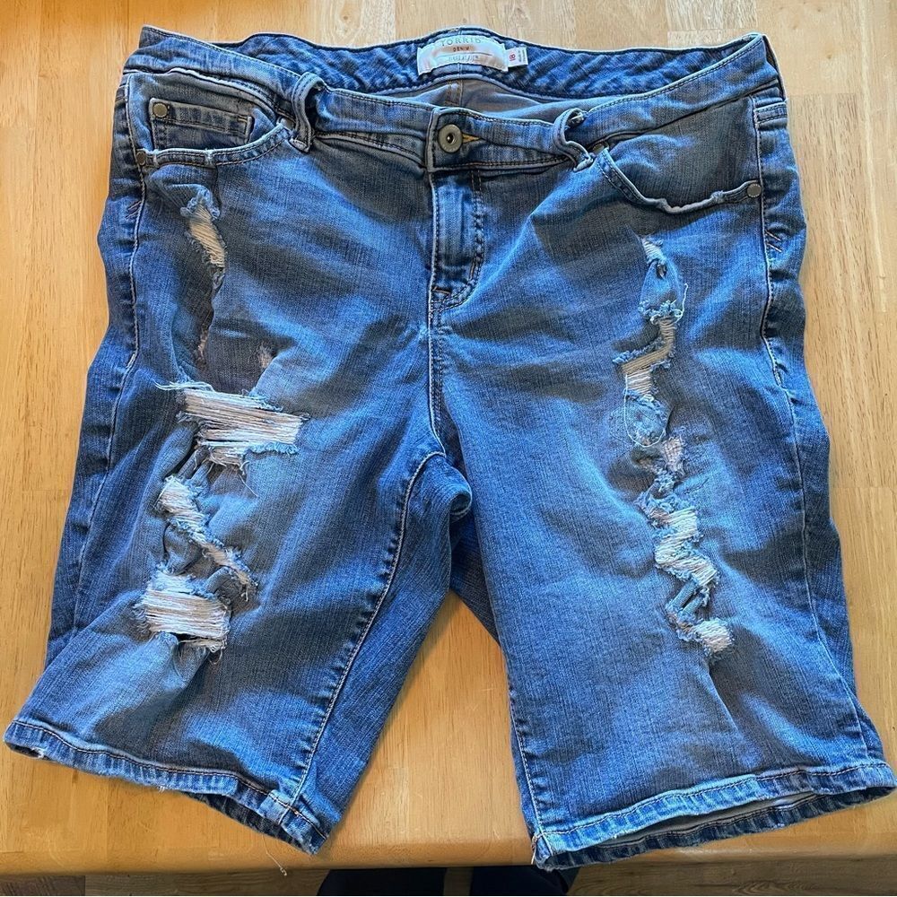 Women’s Torrid Denim Jean shorts size 18 distressed long shorts